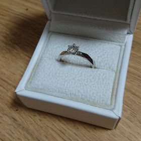 【AFFLUX(アフラックス)の口コミ】 リングのカッティングがものすごく好みで他のデザインも考えたがやっぱり…