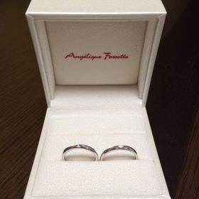 【アンジェリックフォセッテ(Angelique Fossette)の口コミ】 シンプルなデザインながらも、指を綺麗に見せてくれる波のような形が気に…