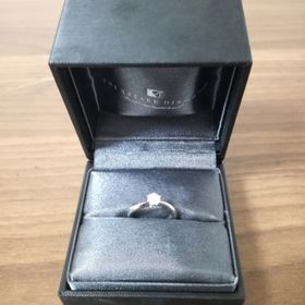 【ラザール ダイヤモンド(LAZARE DIAMOND)の口コミ】 彼と二人で見に行って購入を決めました。
店員さんがおすすめしてくれたも…