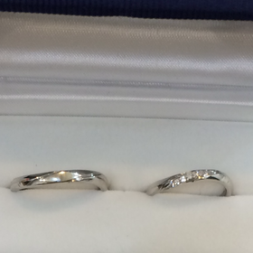 【RITOE(リトエ)の口コミ】 何種類ものデザインの見本があり実際手にとって付けてみたりした中でやっ…