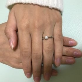 【エクセルコダイヤモンド(EXELCO DIAMOND)の口コミ】 彼女にサプライズでプレゼントしました。
彼女が６号と指が細かったのでそ…