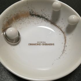 【銀座ダイヤモンドシライシの口コミ】 いくつかブランドをめぐり、奥さんが気に入ったデザインがここでした。自…