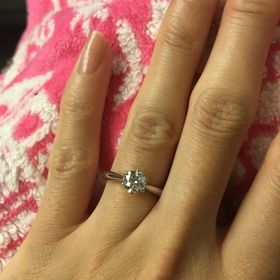 【銀座ダイヤモンドシライシの口コミ】 大きく三つあります。
⑴ダイヤモンドを持ち込みできたこと⑵価格が全て記載…