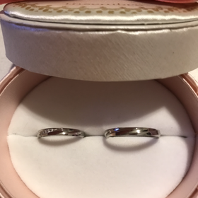 【insembre(インセンブレ)の口コミ】 価格も予算に合い、シンプルなデザインで気に入りました。女性の指輪には…