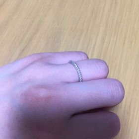 【銀座ダイヤモンドシライシの口コミ】 ダイヤモンドがついているものがよくて、ねじれているデザインが好きでは…