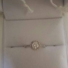 【ギンザタナカブライダル(GINZA TANAKA BRIDAL)の口コミ】 いわゆる結婚指輪のデザインより、サイドにダイヤがちりばめられているこ…