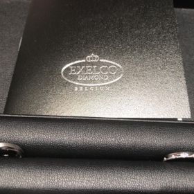【エクセルコダイヤモンド(EXELCO DIAMOND)の口コミ】 決め手はやはり、デザインと品質です。
こちらの女性の指輪は、一目惚れで…