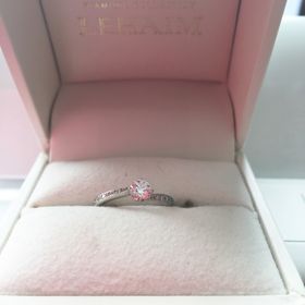 【LEHAIM(レハイム)の口コミ】 デザインがとても気に入りました。真ん中の大きいダイヤだけではなく全体…