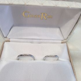 【Ginza Rim(銀座リム)の口コミ】 婚約指輪と重ね付けをしたくて、緩やかなS字なものを選びました。
女性用…
