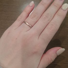【mina.jewelry(ミナジュエリー)の口コミ】 新郎新婦で、指輪の形(まるしかく)と、ベースの金属(プラチナ)は同じ物に…