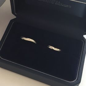 【銀座ダイヤモンドシライシの口コミ】 リングが滑らかな形になっているのと指を動かす時に違和感なしのつけ心地…