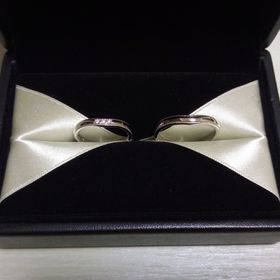 【エクセルコダイヤモンド(EXELCO DIAMOND)の口コミ】 V字かウェーブでいくつか試着させてもらい、はじめに考えたいたシンプルな…