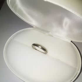 【Aroode(アローデ)の口コミ】 妻が金属アレルギーであったため、アレルギーが出にくい指輪を探していた…