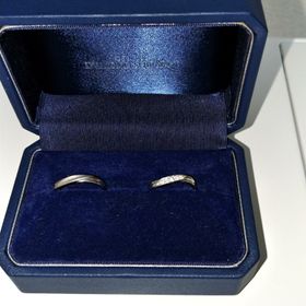 【銀座ダイヤモンドシライシの口コミ】 元々シンプルなデザインが好きなのでこの指輪に決めました。また「嬉しい…