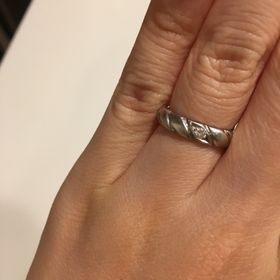 【ショーメ(CHAUMET)の口コミ】 なんと言っても着け心地が最高でした。
結婚指輪は、何十年と毎日つけるも…