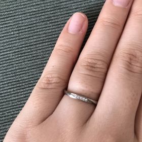 【俄(にわか)の口コミ】 シンプルなものが好きでしたが、夫にダイヤがついているほうが良い！と勧…