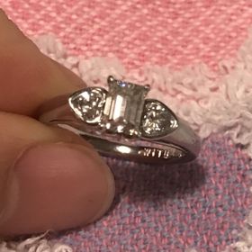 【ケイウノ ブライダル(K.UNO BRIDAL)の口コミ】 母の婚約指輪をリメイクさせて頂いたものです。
何度も何度もデザイン画を…