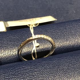 【銀座ダイヤモンドシライシの口コミ】 ☆上品で高級感がありました。
→デザインに一目惚れです。派手すぎず…