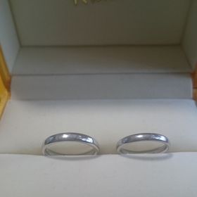 【ケイウノ ブライダル(K.UNO BRIDAL)の口コミ】 シンプルなものか、ミル打ちのデザインが入っているものか迷いました。お…