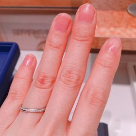 【銀座ダイヤモンドシライシの口コミ】 エタニティリングが好きですが少しギラギラとし過ぎると思ったため、少し…