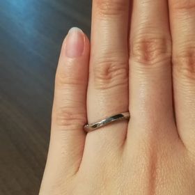 【ラザール ダイヤモンド(LAZARE DIAMOND)の口コミ】 ダイヤモンドではなくプラチナの厚みで存在感を出している点がとても気に…