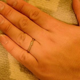 【Pink Dolphin Diamond(ピンクドルフィンダイヤモンド)の口コミ】 妻に合わせて同じデザインを購入しました。プラチナのリングに希少なピン…