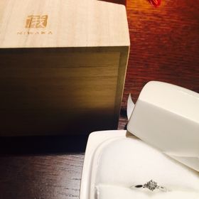 【俄(にわか)の口コミ】 メインのダイヤとメレダイヤのバランスがとても可愛くて即決でした。「白…