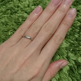 【銀座ダイヤモンドシライシの口コミ】 毎日つける事を考えてあまり違和感を感じないデザインにしたかったので、…