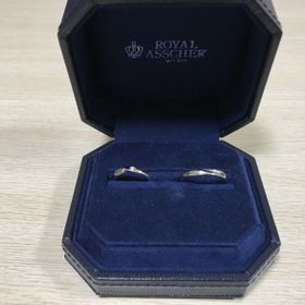 【ROYAL ASSCHER(ロイヤル・アッシャー)の口コミ】 婚約指輪がロイヤルアッシャーのものだったので、同じブランドがいいと2人…