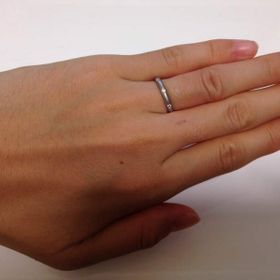 【カルティエ(Cartier)の口コミ】 ダイヤが３つついているので、知っている人はカルティエだなと分かってい…