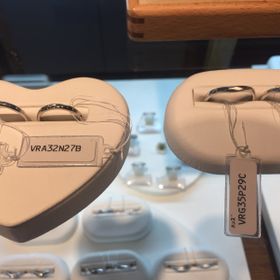 【宝石工房ヴァンモアの口コミ】 卸ということもあり、低価格で購入ができます。
デザインは豊富ですが、シ…