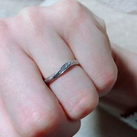 【銀座ダイヤモンドシライシの口コミ】 お店の方にオススメのデザインや主人が気になったデザインの指輪を多数試…