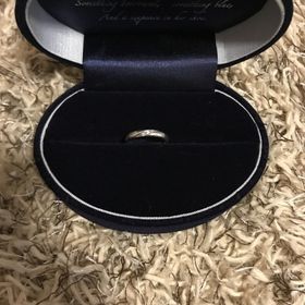 【Something Blue(サムシングブルー)の口コミ】 シンプルなのはもちろんですがシンプルすぎないものを選びました♪その理由…