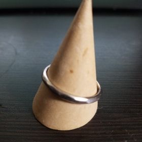 【FISS(フィス)】の口コミ 私が金属アレルギー持ち、そして夫婦共に指のサイズが大きいのでそれに対応...