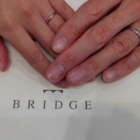 【BRIDGE(ブリッジ)の口コミ】 シンプルで飽きの来ない、でも少しだけ特徴があるデザインを探していまし…