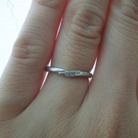 【CAFERING(カフェリング)の口コミ】 シンプルなデザインと指輪の細さに惹かれました。

シンプルですがダイヤ…