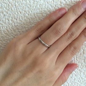 【銀座ダイヤモンドシライシの口コミ】 アクセサリーとしては凝った装飾のものが好みですが、サラリーマンの夫と…