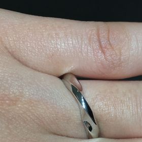 【俄(にわか)の口コミ】 プラチナの輝きがキレイでした！指輪一周分にデザインがされていますが、…