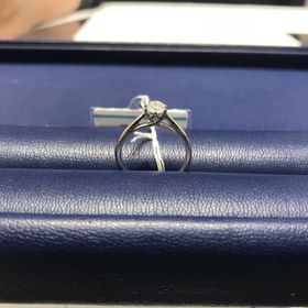 【銀座ダイヤモンドシライシの口コミ】 シンプルなデザインですが、彼女に似合うはずだというのが1番の決め手です…