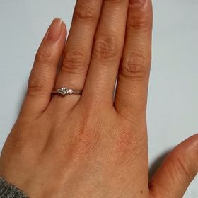 【ANTWERP BRILLIANT(アントワープブリリアント)の口コミ】 メインのダイヤモンドと、両側の石のバランスがとてもよくてしっくりきま…