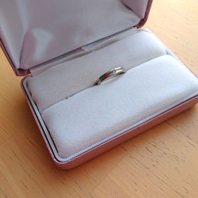 【ジュエリーツツミ(JEWELRY TSUTSUMI)の口コミ】 プラチナのシンプルなデザインの指輪を探していました。

初めは2mm幅位の…