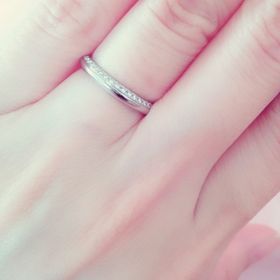 【アイプリモ(I-PRIMO)の口コミ】 女性用は上半分に極小のメレダイヤが敷き詰められていて、すごくキラキラ…