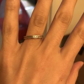 【アイプリモ(I-PRIMO)の口コミ】 真ん中にあるダイヤが小さめでどんな服でも合うし、男性用もとてもシンプ…