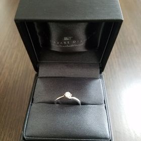 【ラザール ダイヤモンド(LAZARE DIAMOND)の口コミ】 受ける光によってダイヤモンドの発する色が変わる特徴が素敵だと思ったか…