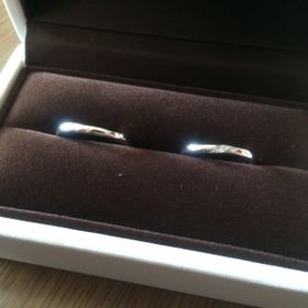 【アイプリモ(I-PRIMO)の口コミ】 指にあった形を出してもらってその中で斜めにダイヤが光るデザインが珍し…