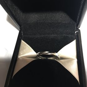 【ラザール ダイヤモンド(LAZARE DIAMOND)の口コミ】 カーブやウェーブなども試着したが、一番無難なストレートにしようと思っ…