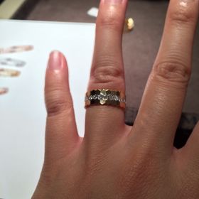 【ショーメ(CHAUMET)の口コミ】 他ではないような個性的なデザインで可愛いです。同タイプの指輪であれば…