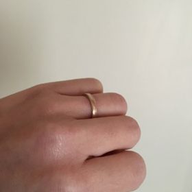 【MITUBACI(ミツバチ)の口コミ】 色々見ていた中で、
デザインが良いけど色が違う…
もう少し幅が細…