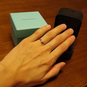 【ティファニー(Tiffany & Co.)の口コミ】 リングは華奢なデザインでかつ、シンプルなので服装や他のアクセサリーと…