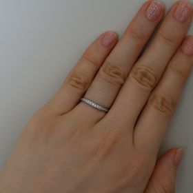 【LUCIE(ルシエ)の口コミ】 セミオーダーで希望のデザインにしてもらいました。一列になったダイヤと…